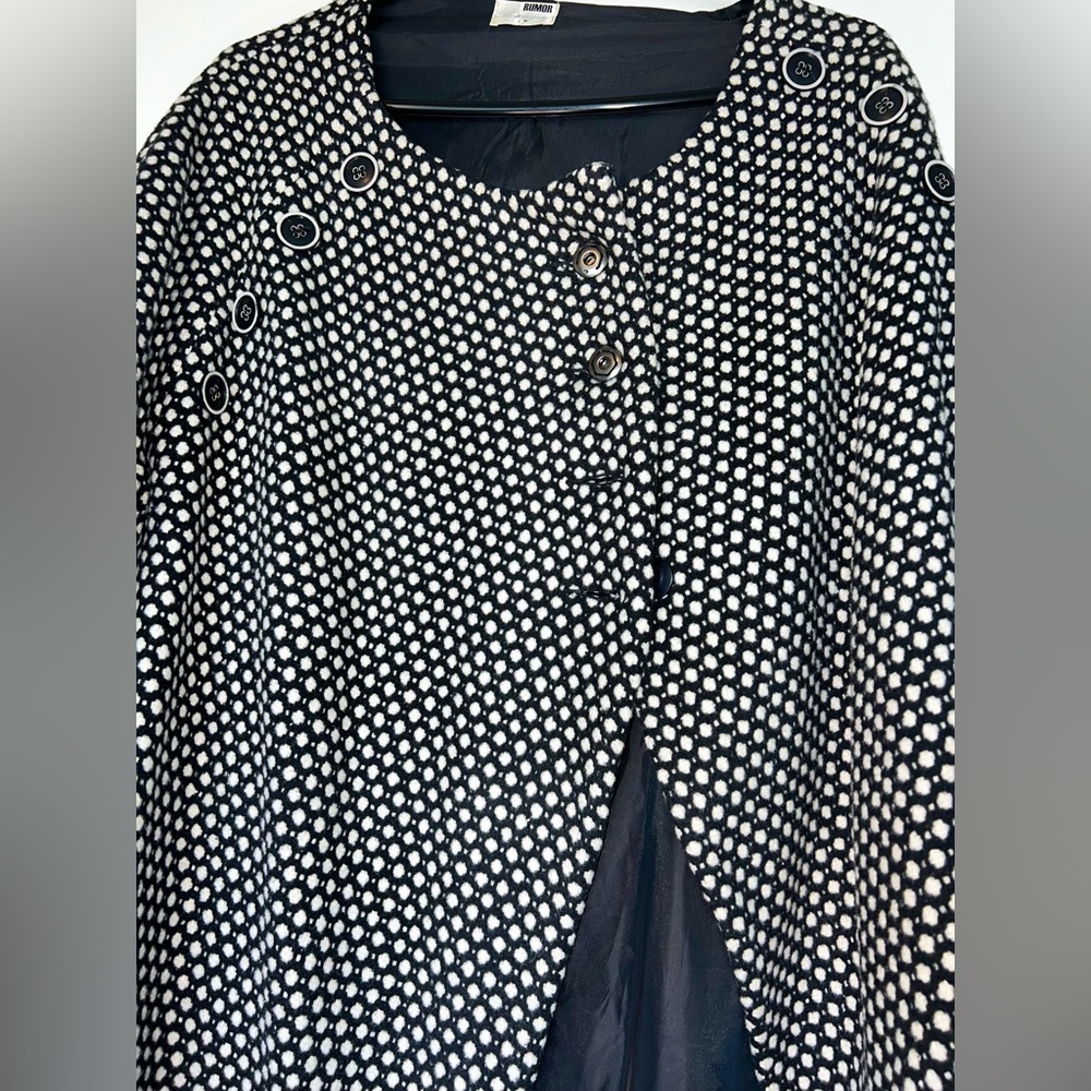 Poncho - Picture 4 of 6